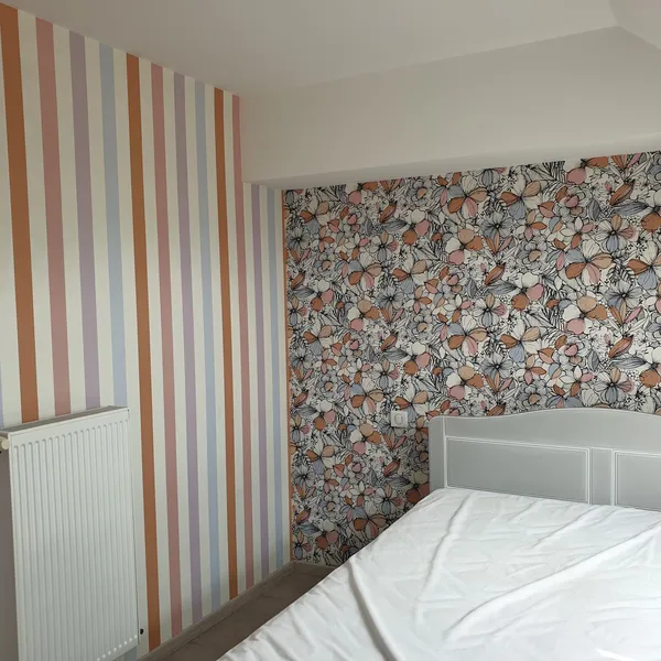 Textures et motifs choisis avec précision pour sublimer les murs.