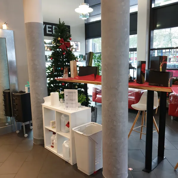 Sélection et installation de produits de décoration pour parfaire l’ambiance.